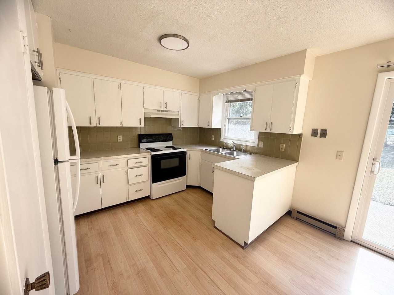 3972 Anna Dr - Photo 3 of 17