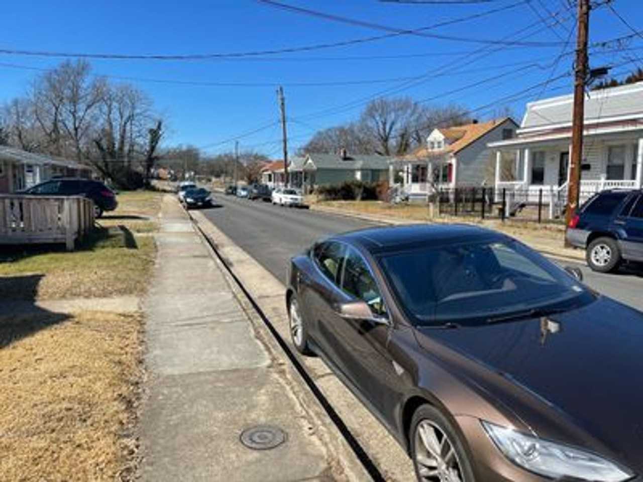 325 Hunt Ave - Photo 3 of 16