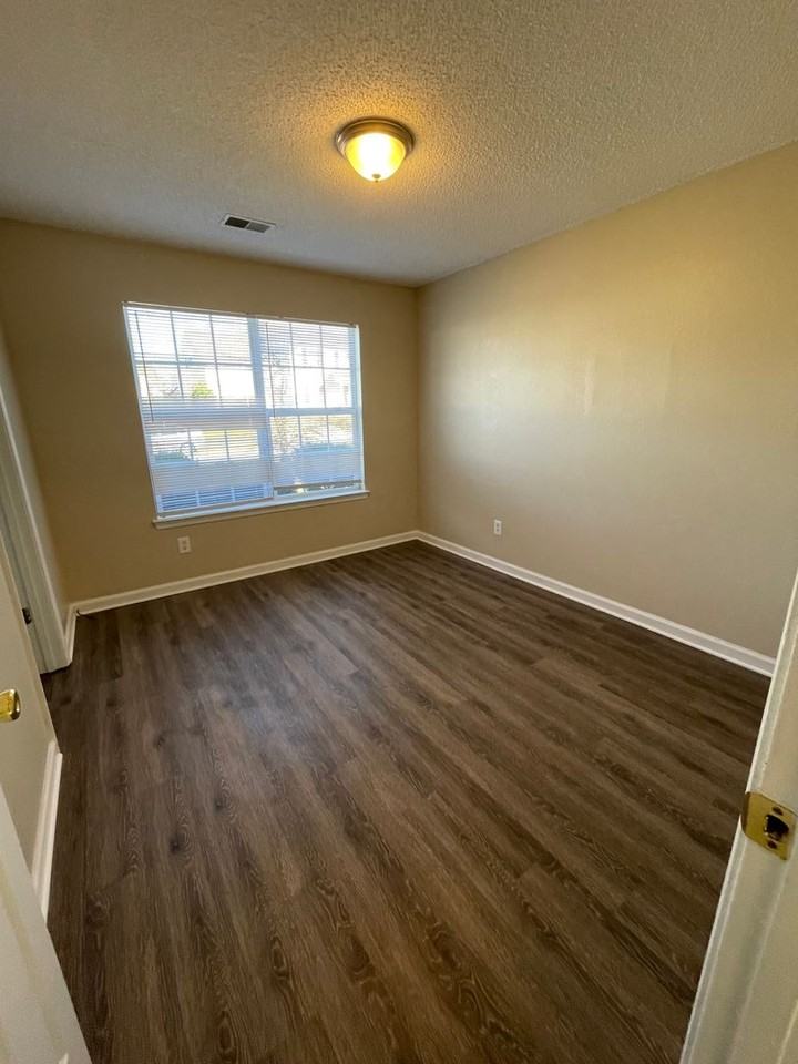 549 Blue Lake Dr - Photo 7 of 10