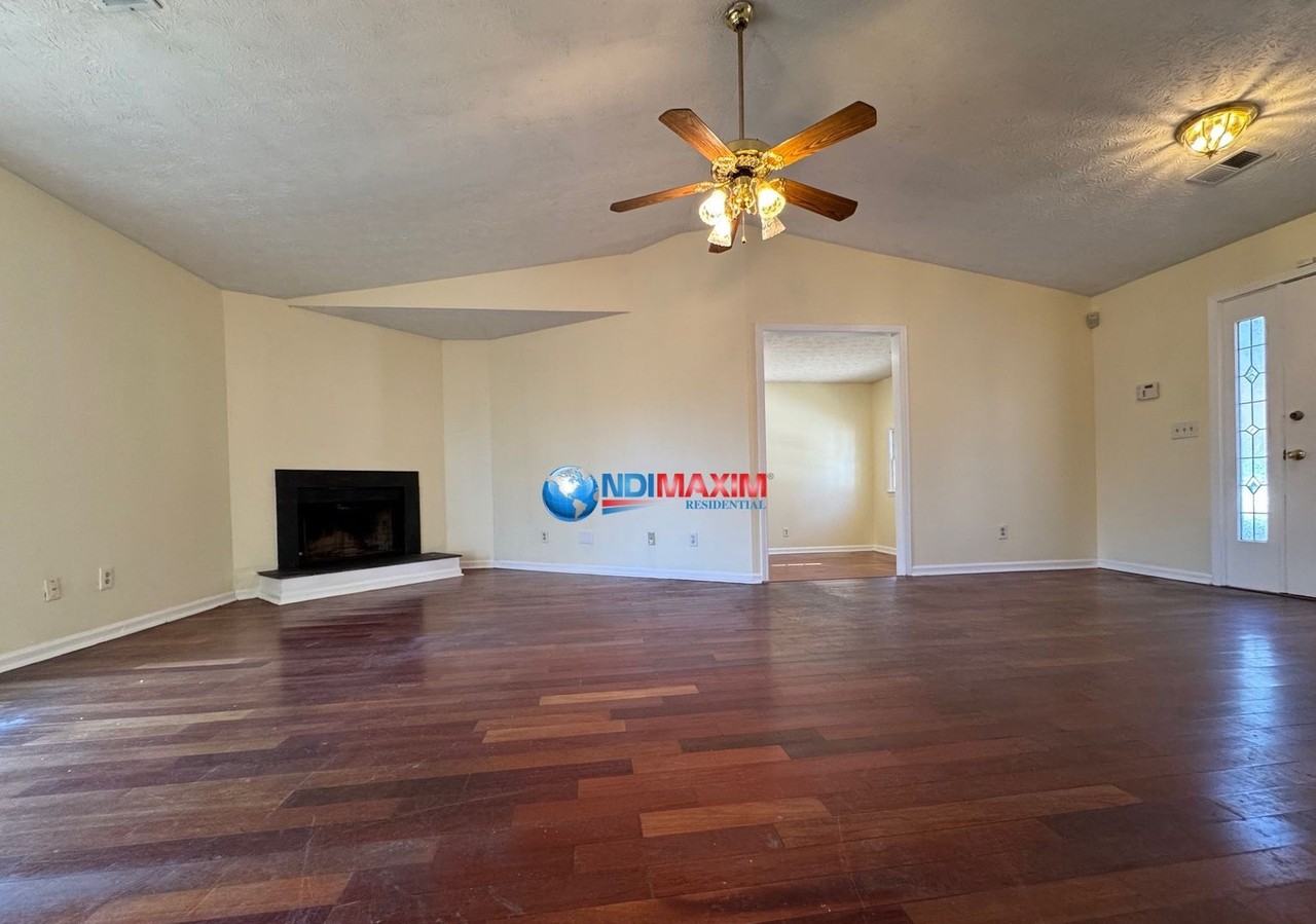 1563 Pine Glen Cir - Photo 3 of 16