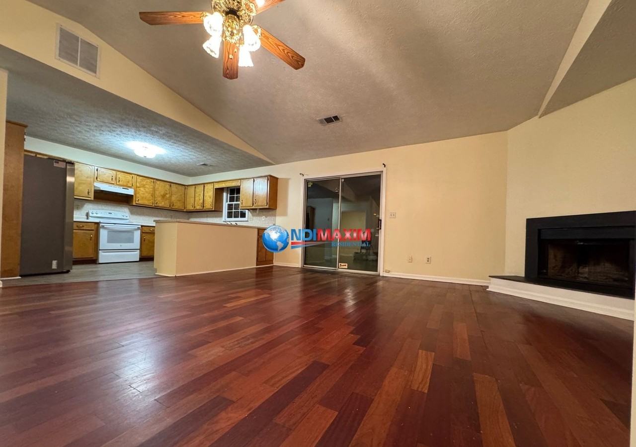 1563 Pine Glen Cir - Photo 4 of 16
