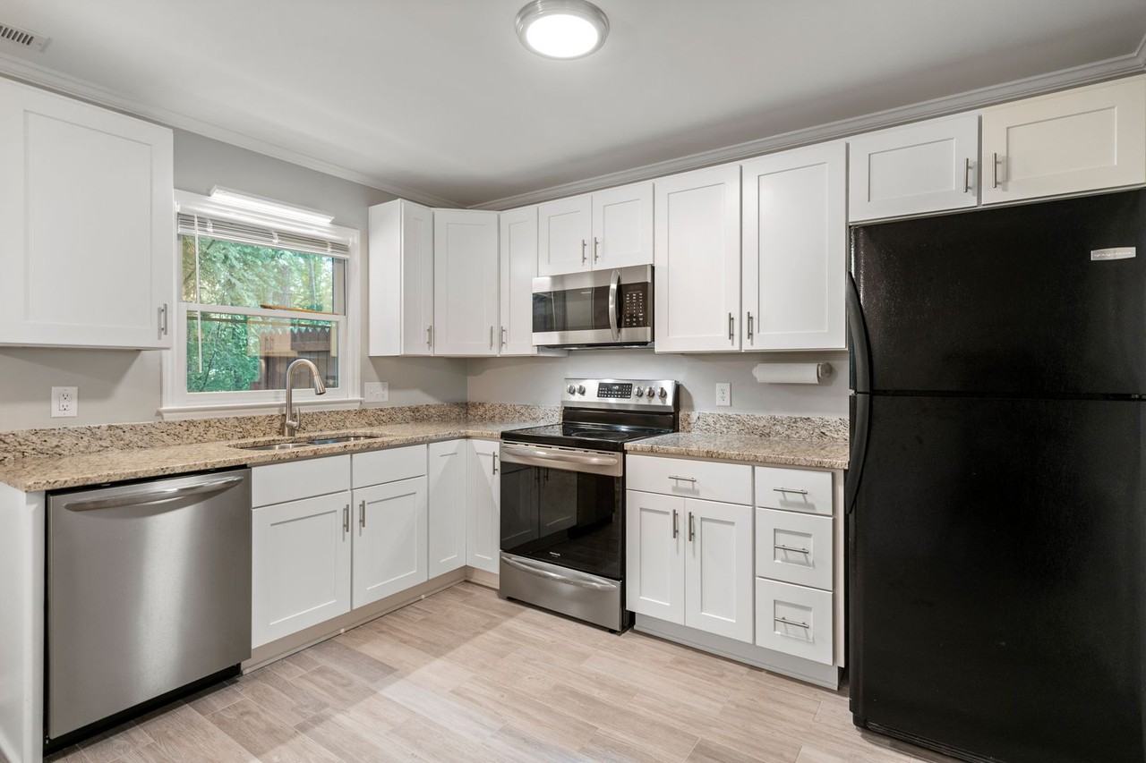 300 Nc 54 - Photo 2 of 13