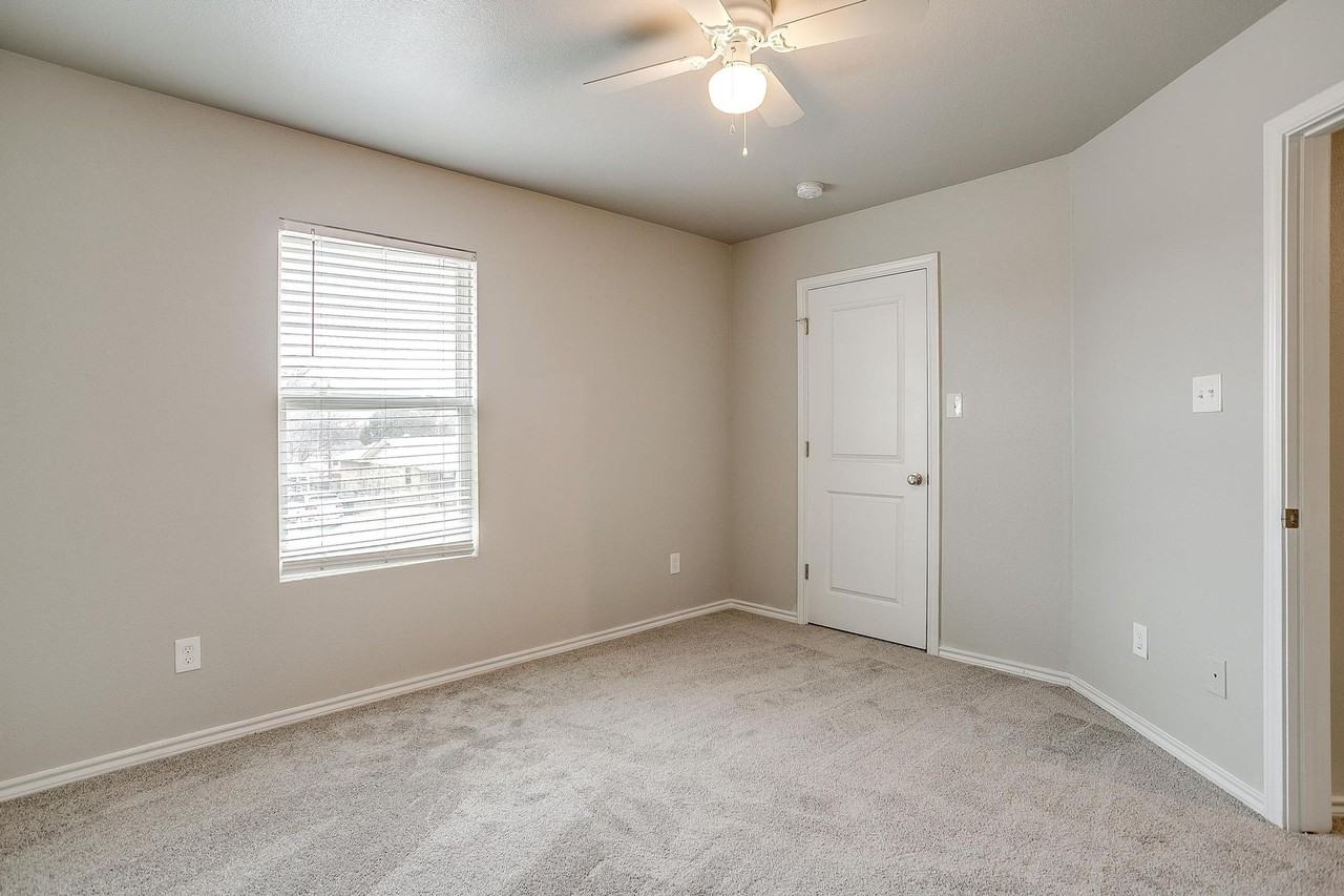 1606 Granbury St Unit A - Photo 2 of 38