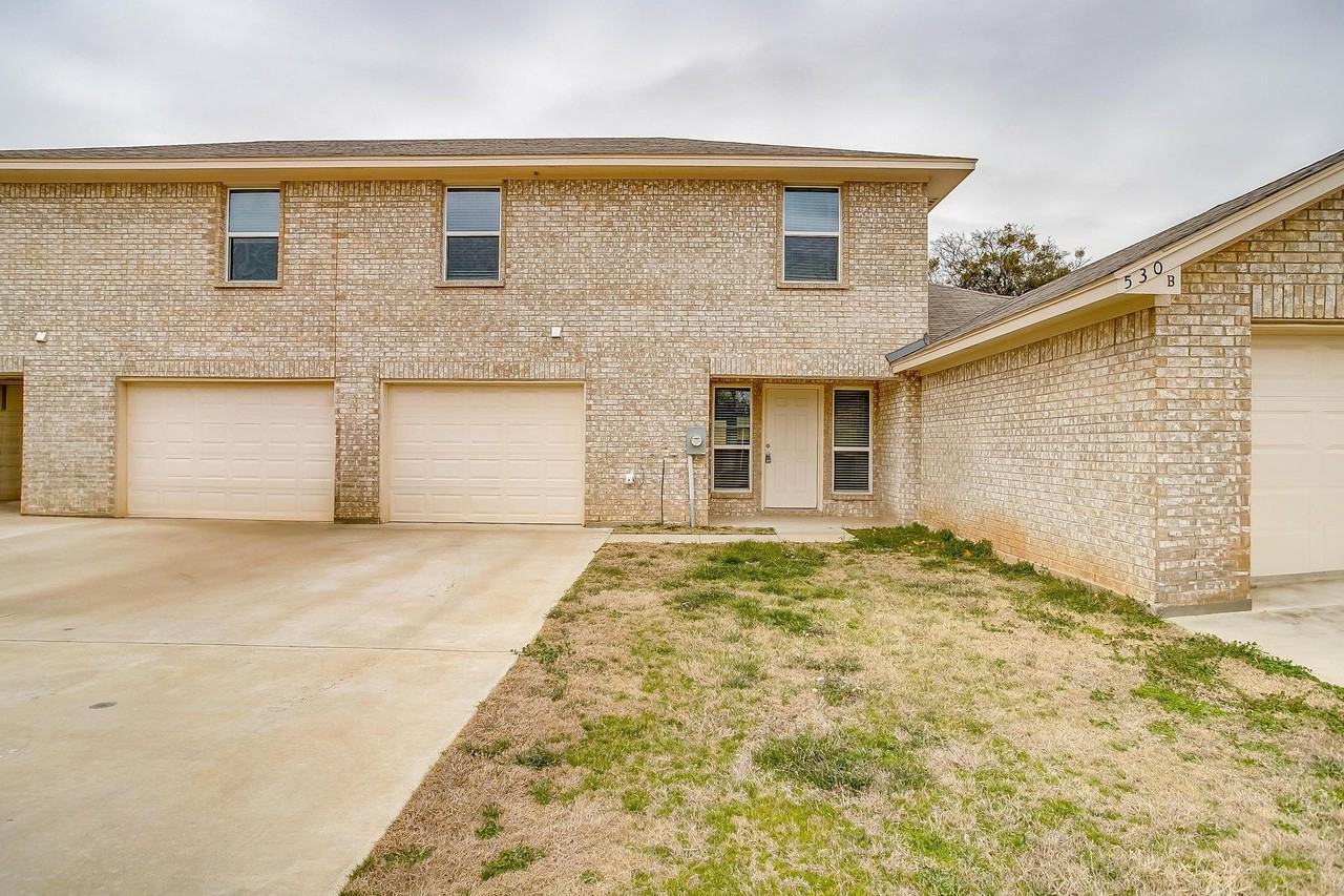 1606 Granbury St Unit A - Photo 4 of 38