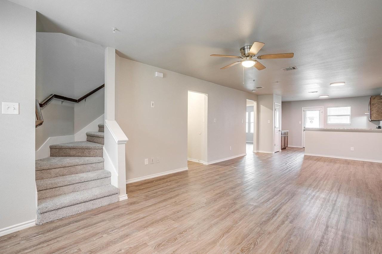 1606 Granbury St Unit A - Photo 7 of 38