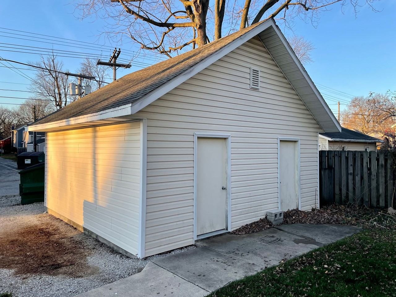 410 W Washington - Photo 3 of 3