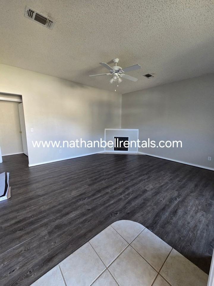 2550 Briarwood Dr - Photo 2 of 13
