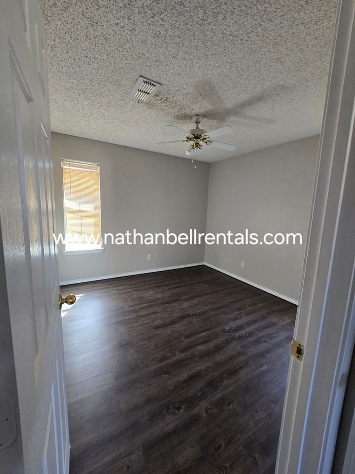 2550 Briarwood Dr - Photo 4 of 13