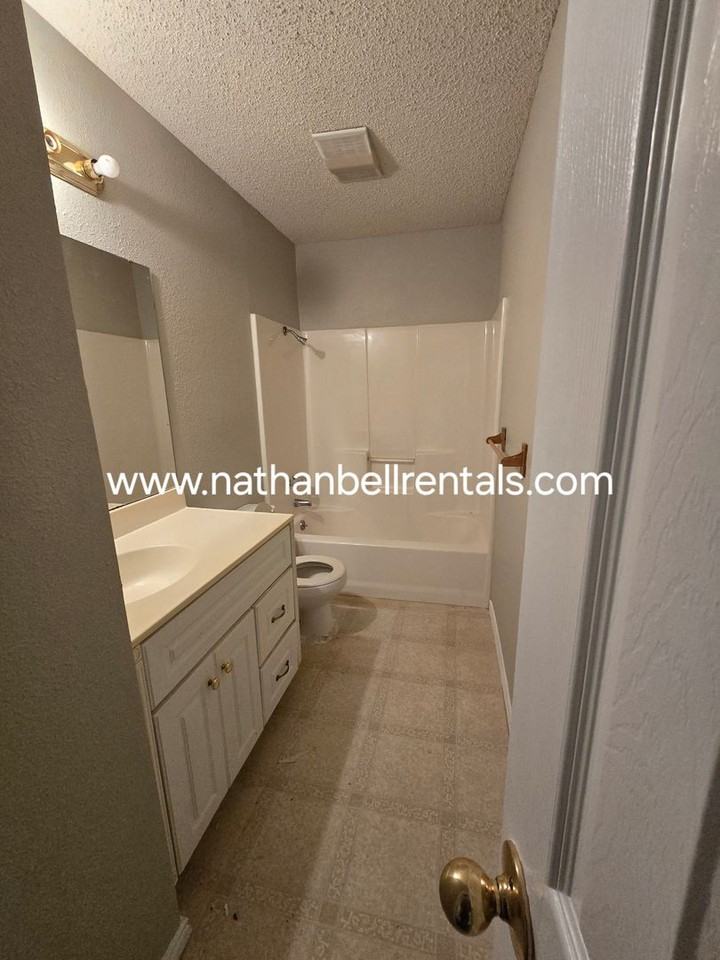 2550 Briarwood Dr - Photo 6 of 13