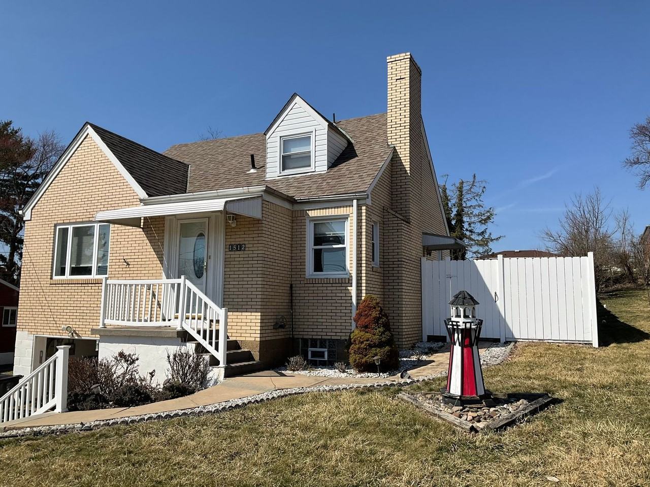 1512 Greentree Rd - Photo 2 of 32