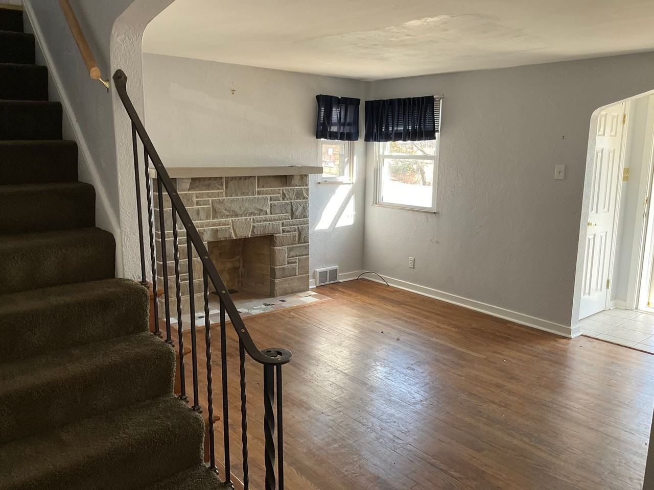 1512 Greentree Rd - Photo 3 of 32