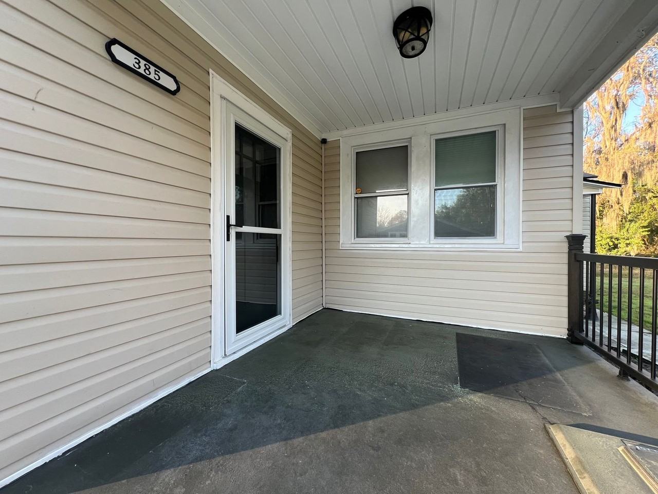 385 Magnolia St - Photo 2 of 14