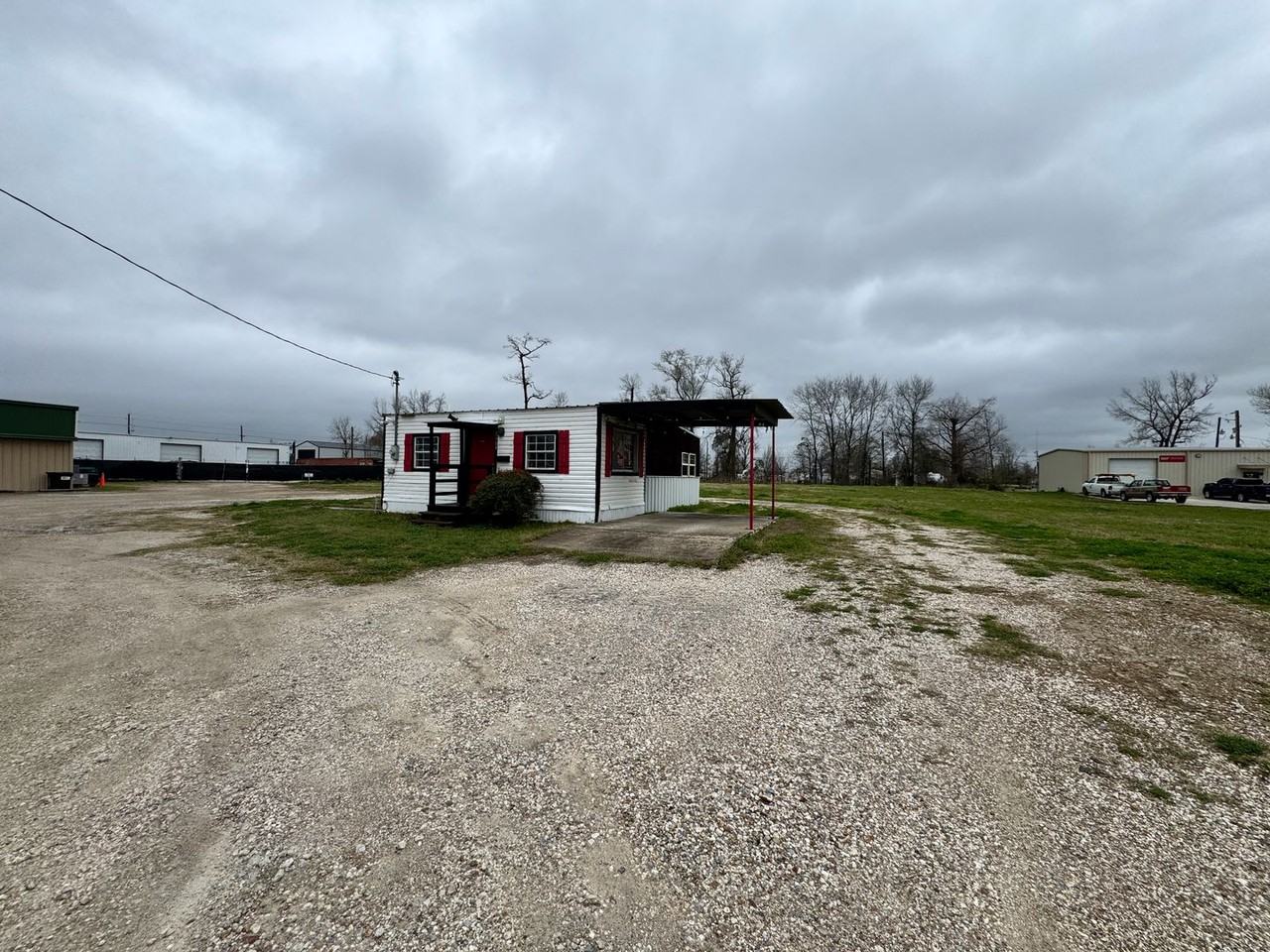 2308 Maplewood Dr - Photo 2 of 13