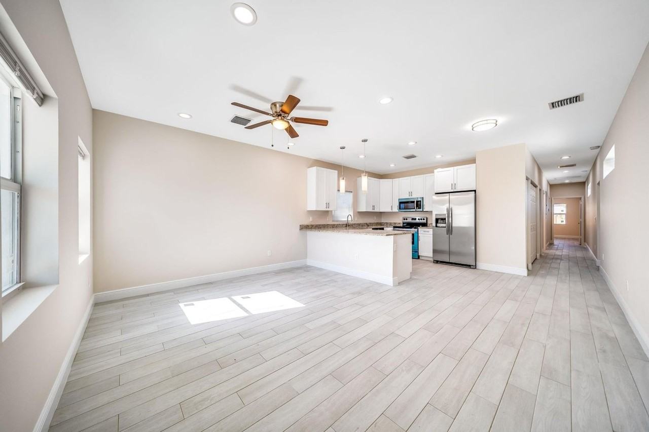 2714 Nokomis Ave - Photo 2 of 21