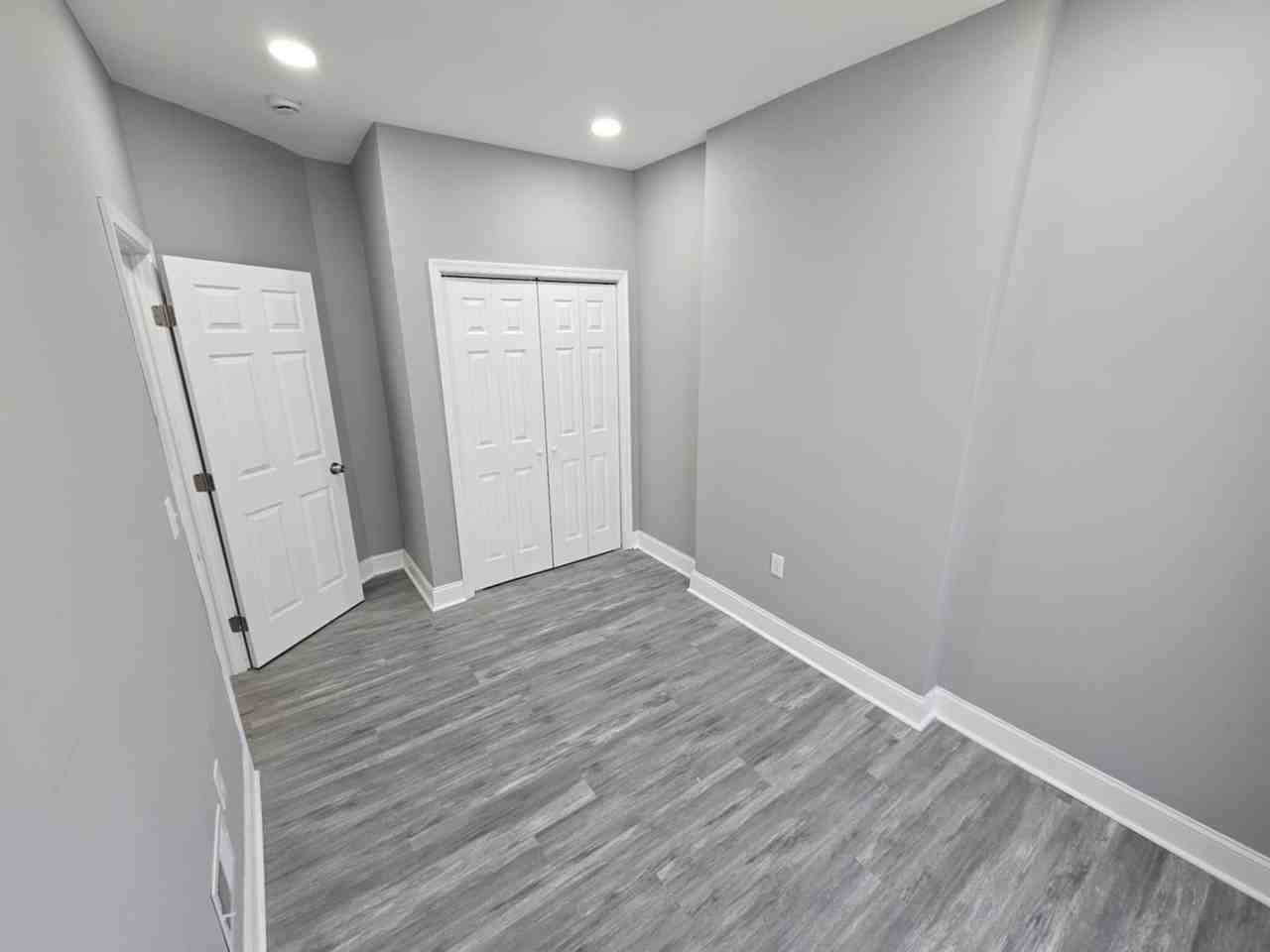 1345 Herkimer St - Photo 4 of 18