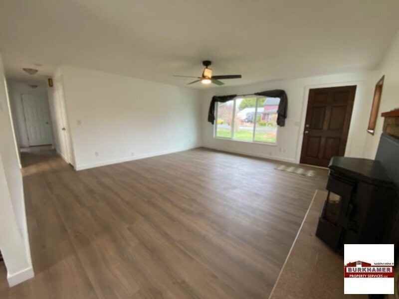 227 N Adams St - Photo 3 of 19