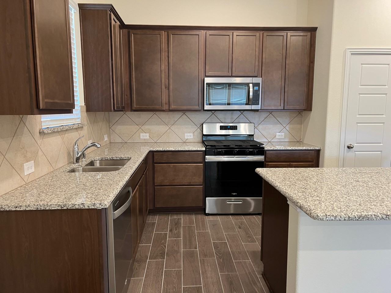 3409 Riverlawn Dr #NA - Photo 4 of 17