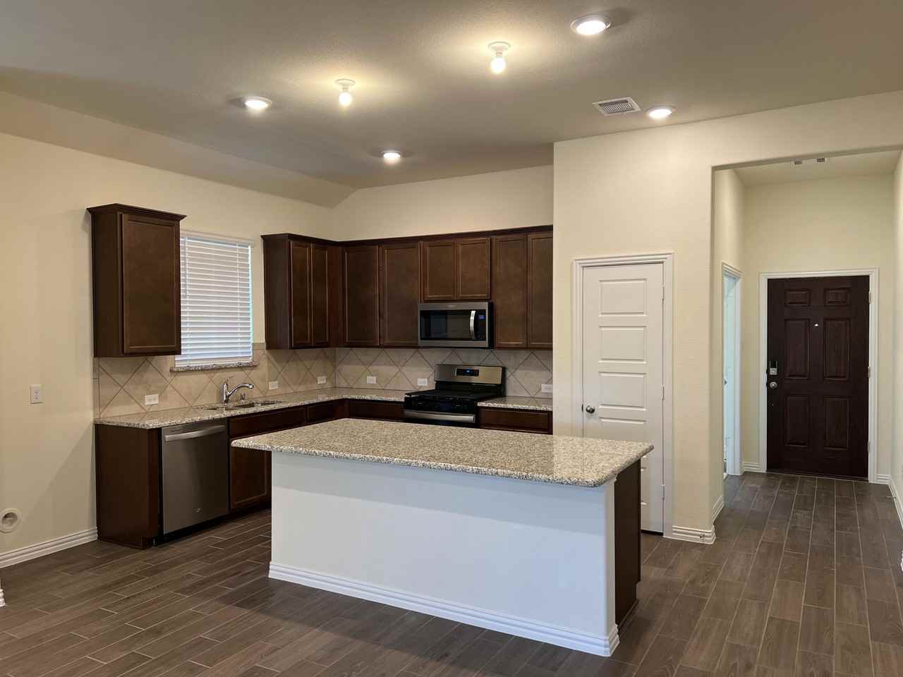 3409 Riverlawn Dr #NA - Photo 3 of 17