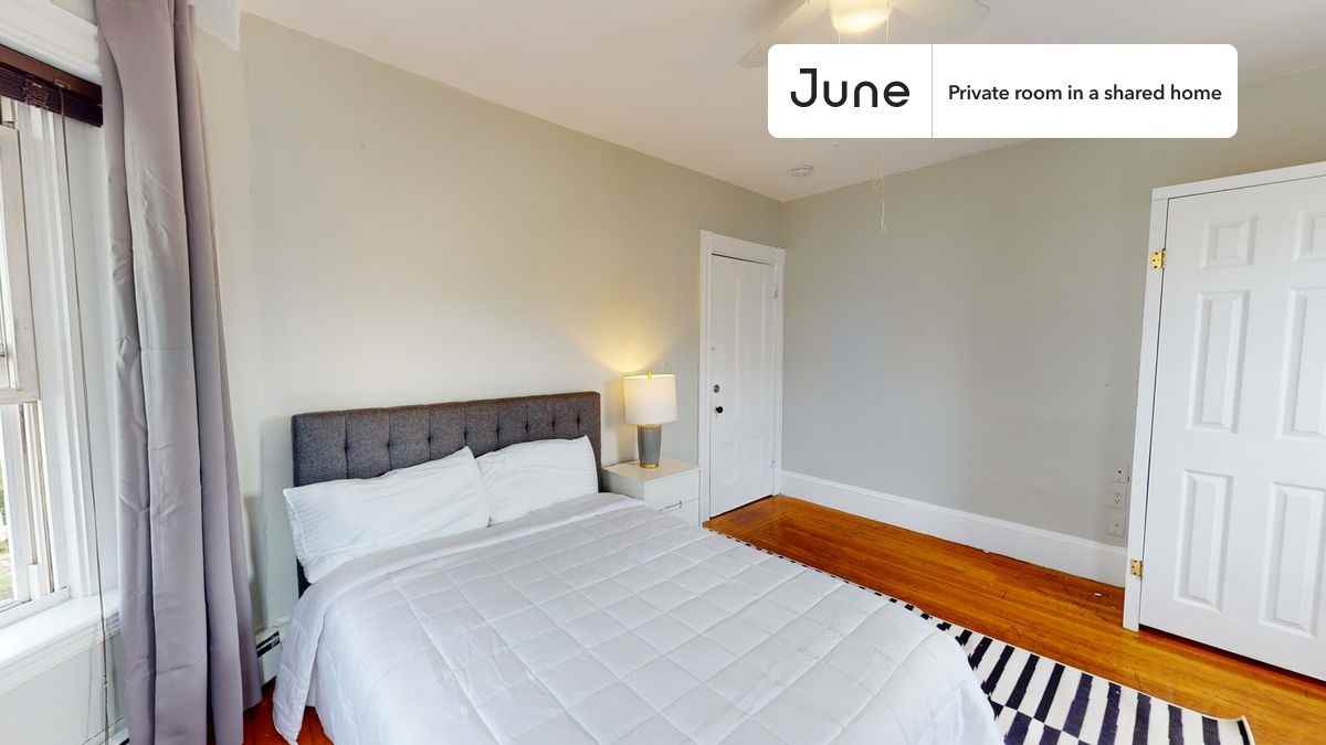 76 Easton St #B - Photo 2 of 17