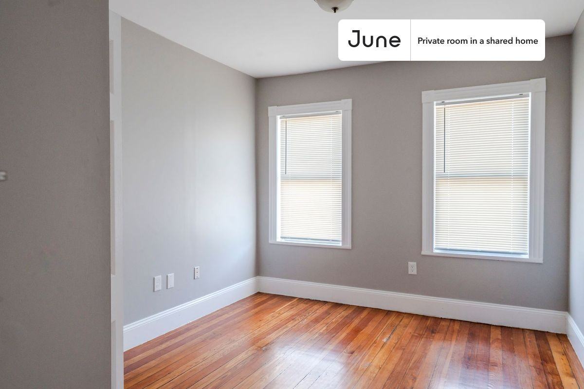 33 Adamson St #B - Photo 2 of 11