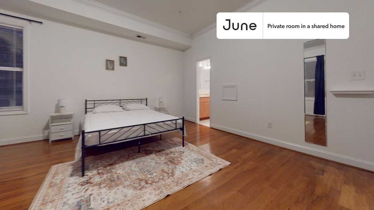 1337 Girard St Nw #A - Photo 5 of 12