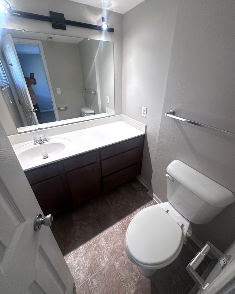 State Street Apartments - Photo 6 of 19