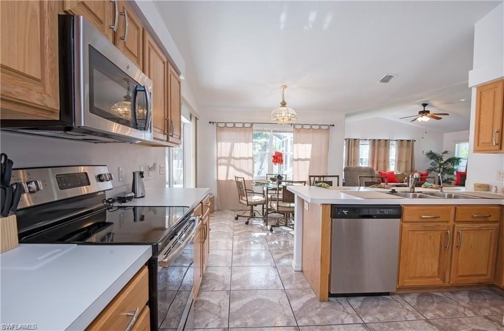 3323 Surfside Blvd - Photo 5 of 26