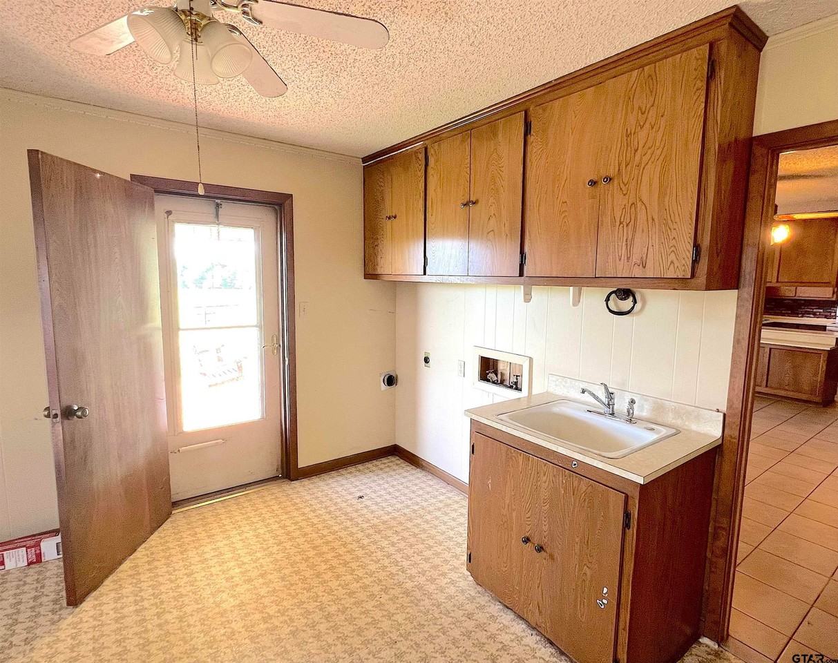 1181 Ne Access Rd - Photo 6 of 12