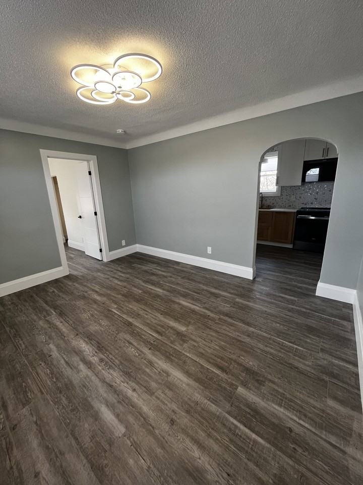 677 Copland Rd #1 - Photo 3 of 16