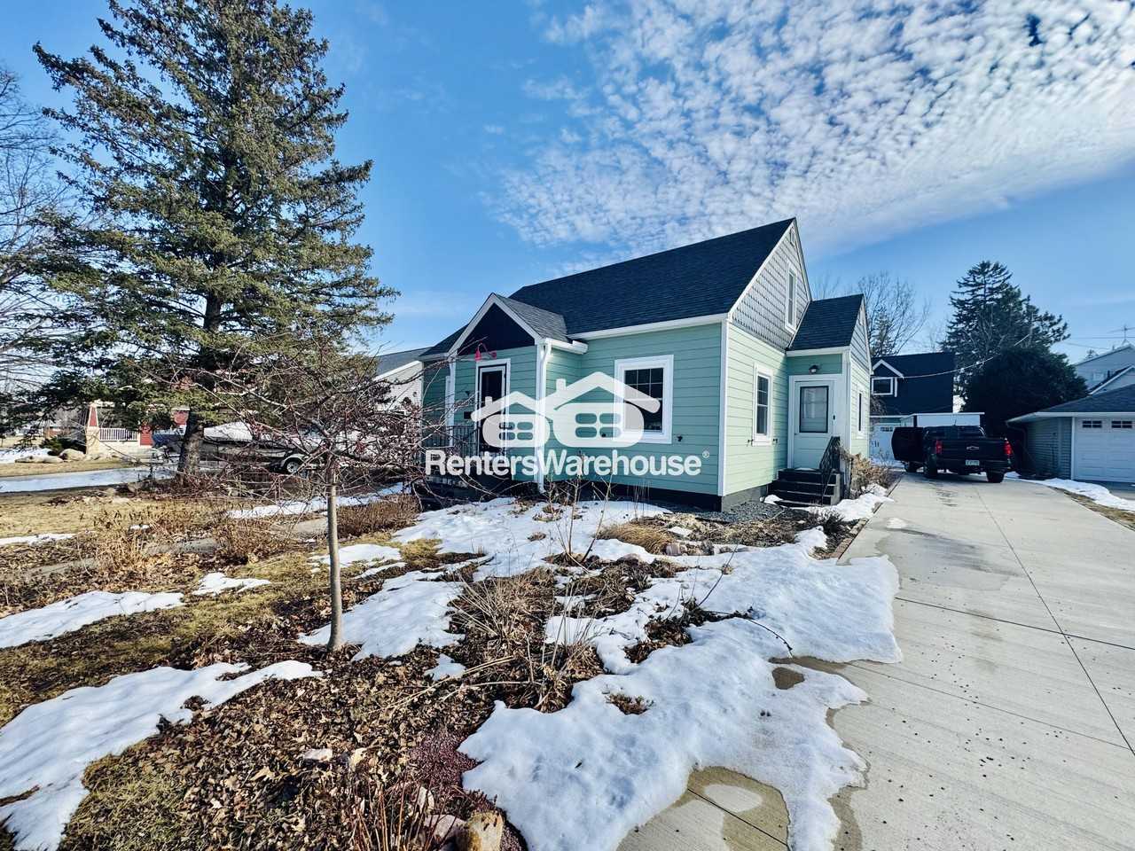 809 1st St W - Photo 3 of 32