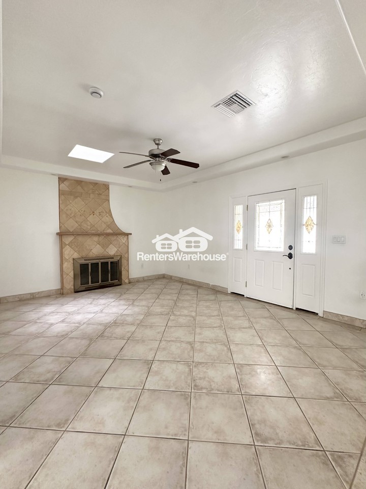 2325 N 8th St - Photo 3 of 17