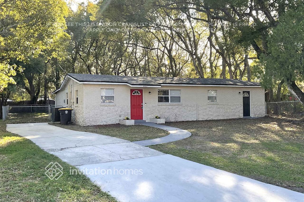 4461 Melvin Cir E - Photo 2 of 24