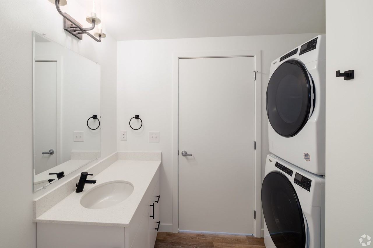 Bode Lake City: Luxury Apartments - Photo 4 of 22