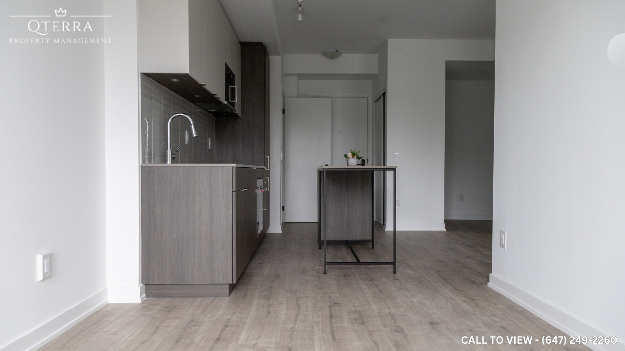 213-215 Lakeshore Rd W, Mississauga, Ontario L5H 0A6 - Photo 2 of 11