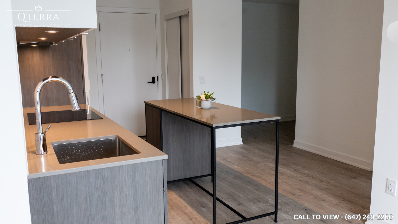 213-215 Lakeshore Rd W, Mississauga, Ontario L5H 0A6 - Photo 3 of 11