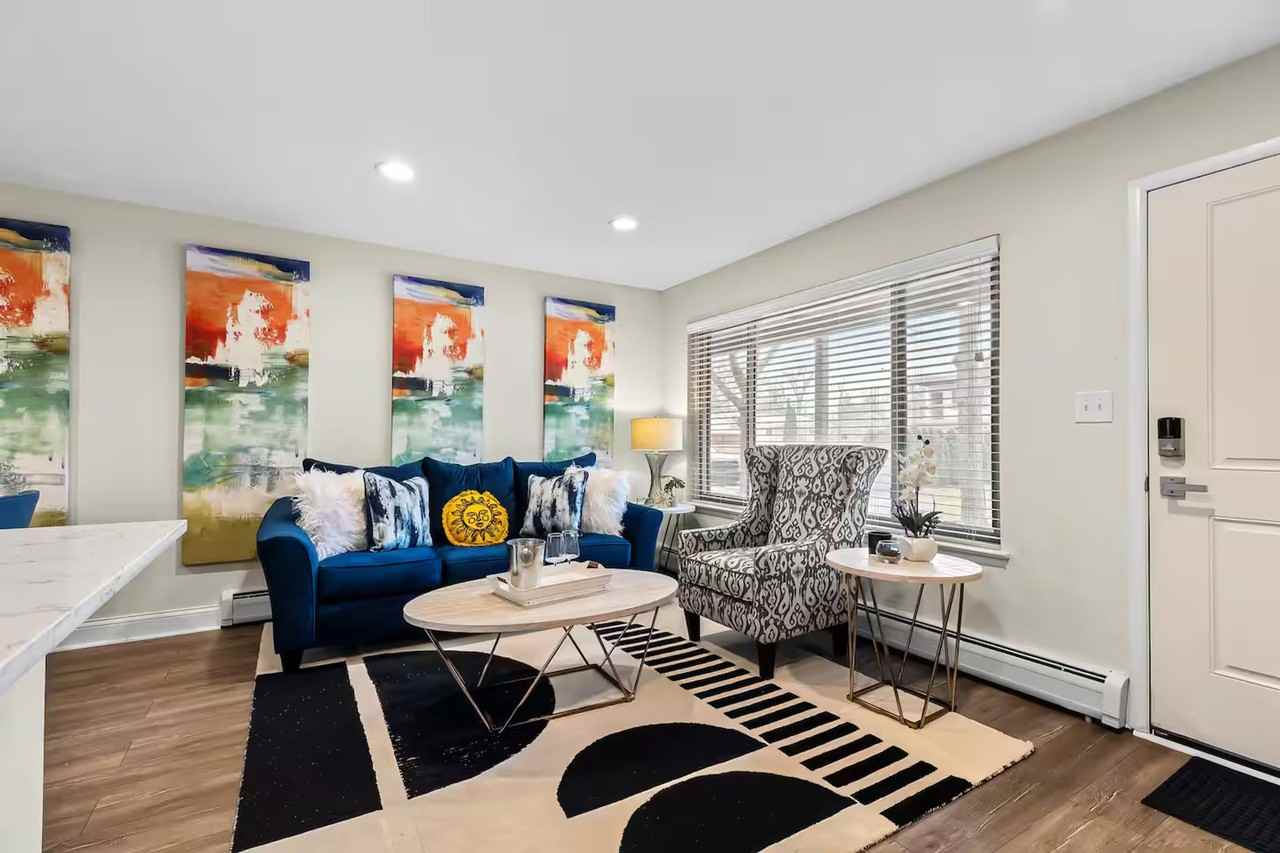 Royal Oak Place - Photo 2 of 40