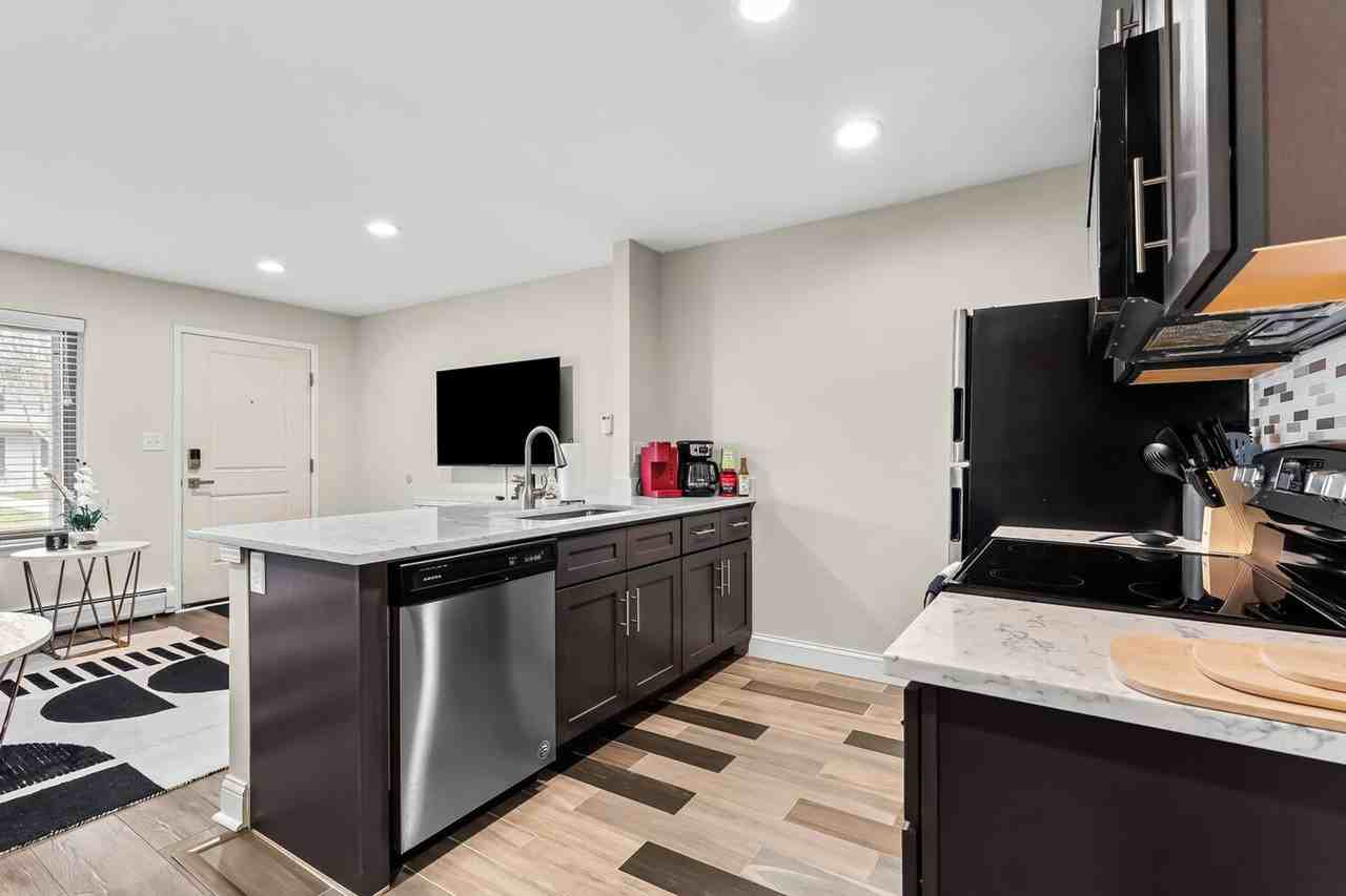 Royal Oak Place - Photo 3 of 40