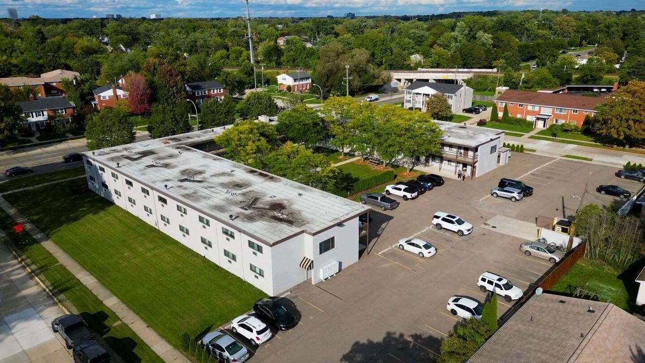 Royal Oak Place - Photo 7 of 40