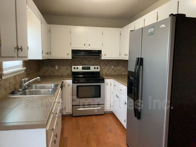 1920 Beverly Ave - Photo 3 of 14