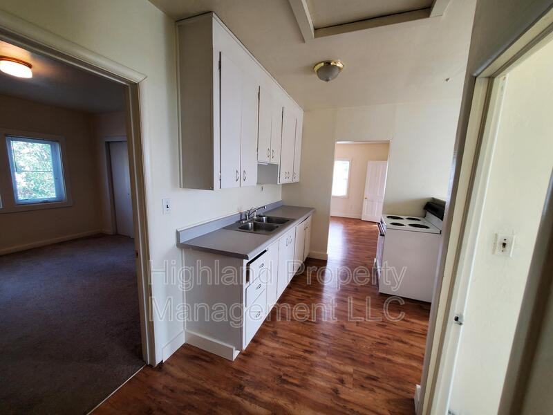 325 Ne Kamiaken St #3 - Photo 2 of 10