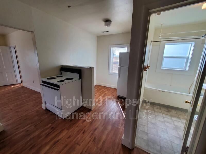 325 Ne Kamiaken St #3 - Photo 4 of 10