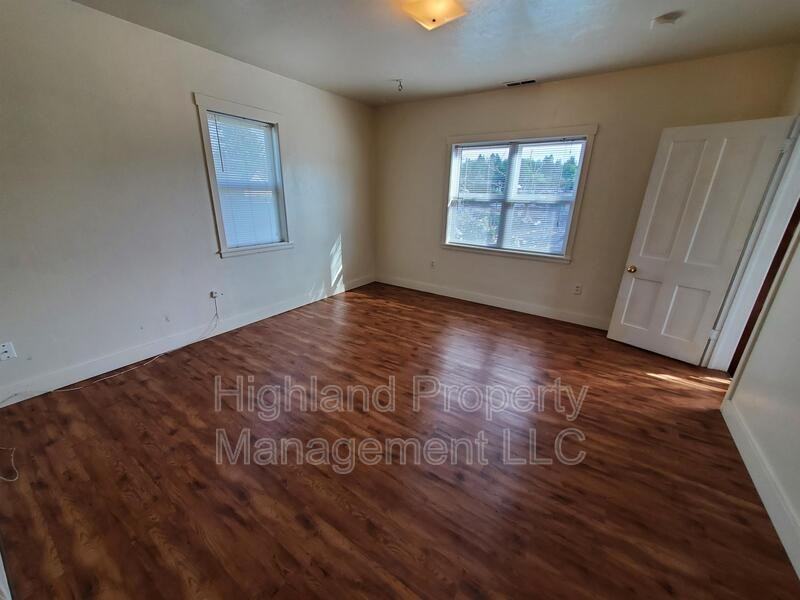 325 Ne Kamiaken St #3 - Photo 7 of 10