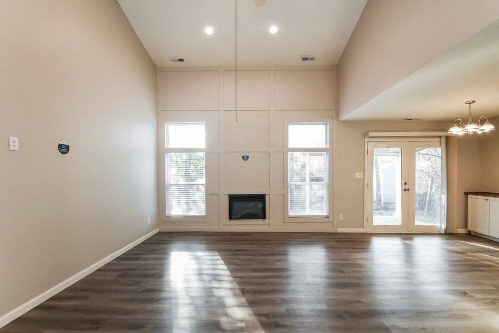 7548 Sycamore Grove Ct - Photo 5 of 17