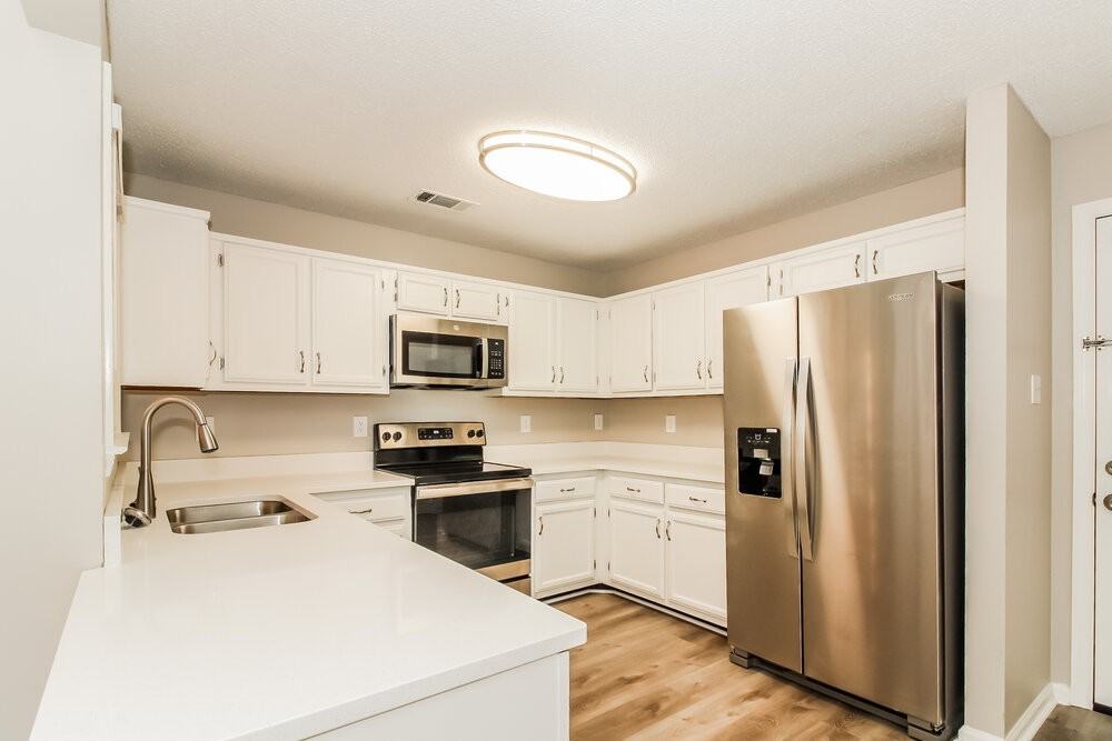 5659 Riverhead Ave - Photo 7 of 17