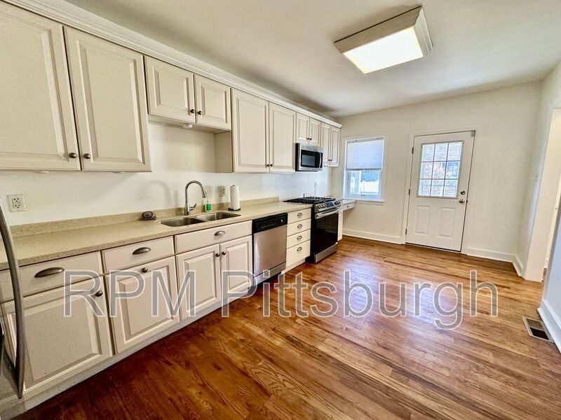 1624 Wightman St - Photo 3 of 26