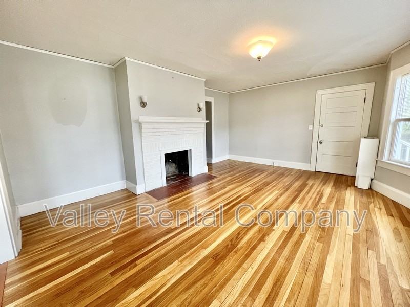 1655 Northampton St - Photo 3 of 14