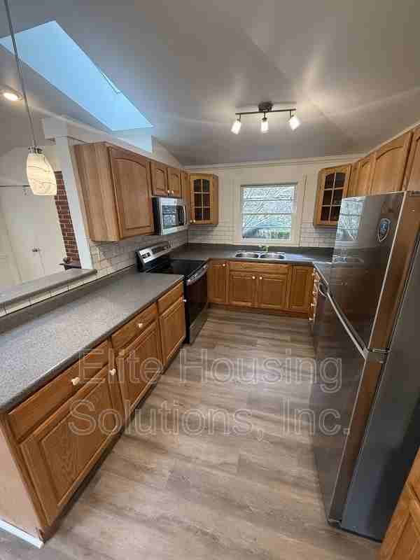 1068 Matson Drive - Photo 4 of 31