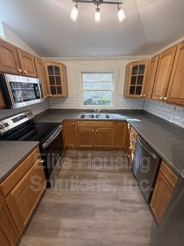 1068 Matson Drive - Photo 5 of 31