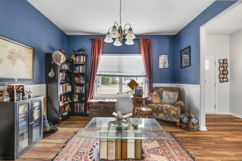 4882 Elmhurst Ave - Photo 7 of 31