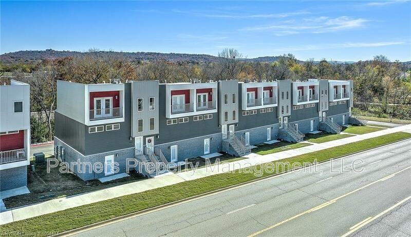 1788 S Razorback Rd - Photo 2 of 12
